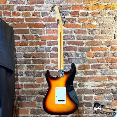 Fender Standard Stratocaster *MIM* Electric Guitar w/GB (2010s - Sunburst) image 5
