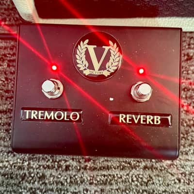 VICTORY V40 DELUXE HERITAGE SERIES 42 WATT GUITAR AMP HEAD WITH VICTORY V112cc Open Back Cab image 3