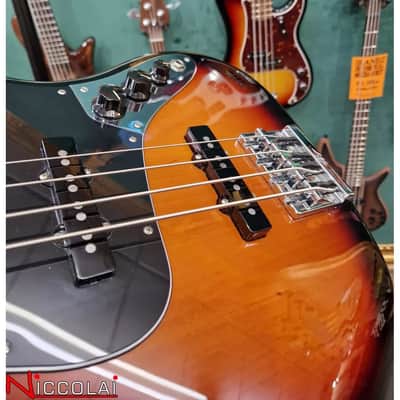 Fender Geddy Lee Jazz Bass, Maple Fingerboard, 3-Color Sunburst Demo image 3