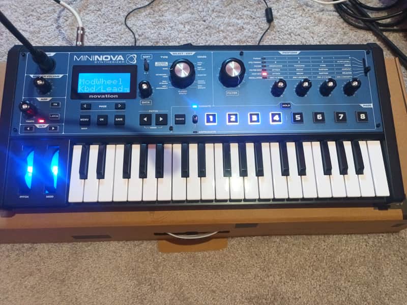Novation MiniNova 37-Key 18-Voice Synthesizer 2012 - Present - Blue