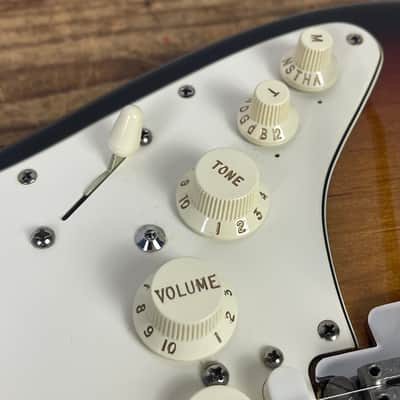 Fender American Series VG Stratocaster with Maple Fretboard 2007 - 2009 - 3-Color Sunburst image 14