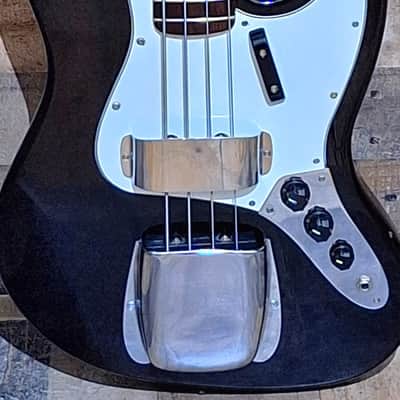 2000 Fender Standard Jazz Bass with Hardshell Case image 3