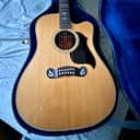 Gibson Dove Artist Cutaway , Natural Spruce top, Rosewood sides and back with mahogany neck