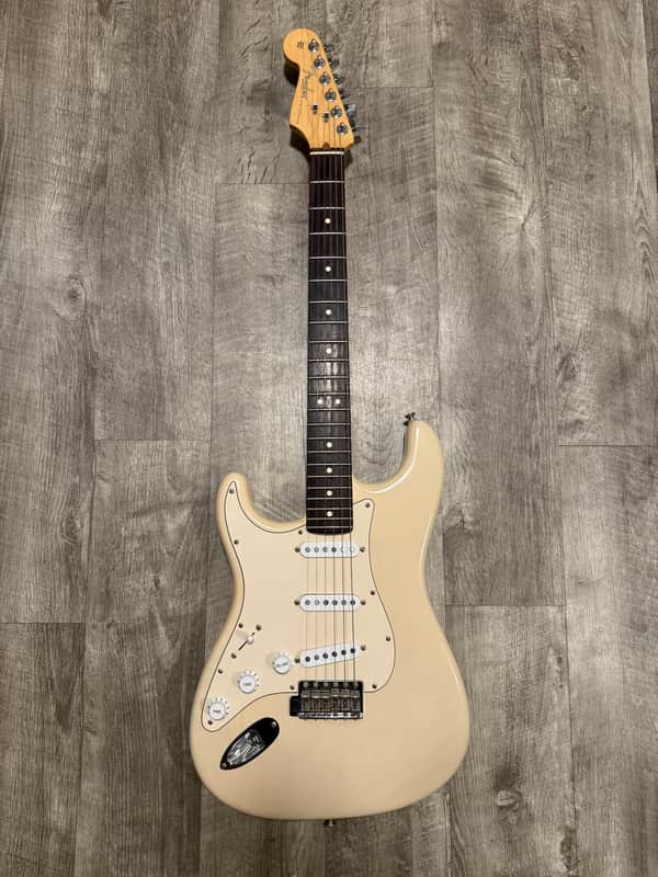Fender Highway One Stratocaster Left Handed - Blonde Nitro w HSC