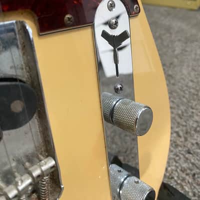 2011 MIM Fender Deluxe Nashville Telecaster with Maple Fretboard - Honey Blonde image 8