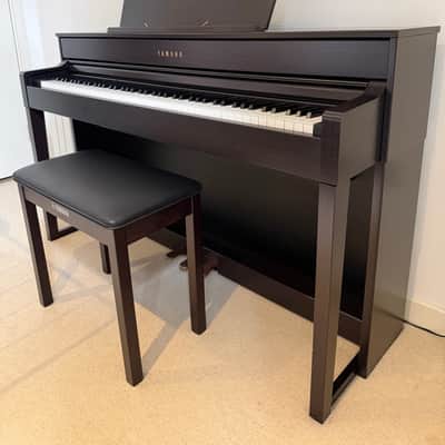 Yamaha CLP-575 Clavinova Digital Piano - Rosewood image 4