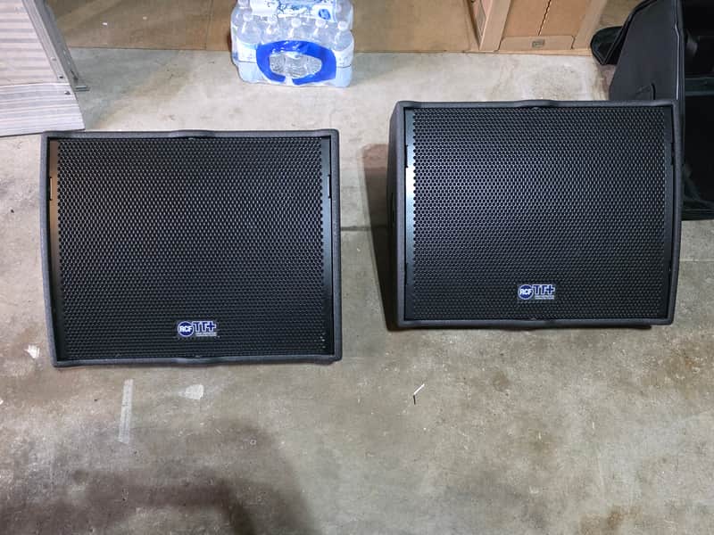 RCF TT25CXA monitors image 1