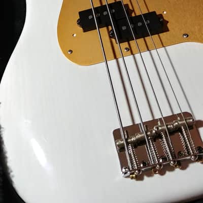 Fender AVRI '57 Precision W/Vintage Warmoth Neck 2017 Translucent White image 4