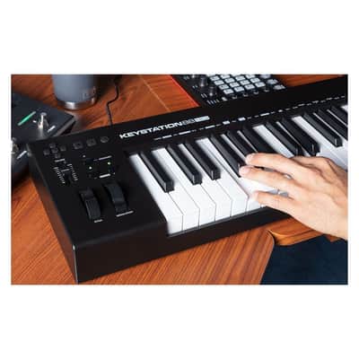 M-Audio Keystation 88 MK3 88-Key Keyboard Controller with USB MIDI Connection, Semi-Weighted Keys, and M-Audio Performance Software image 4