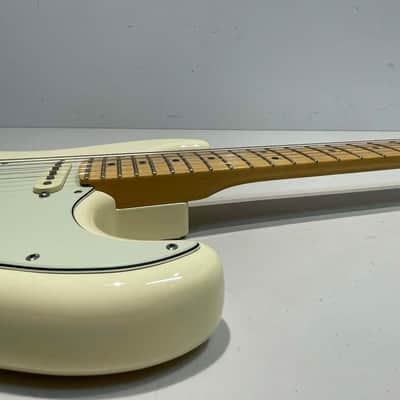 Fender GC USA Pro Stratocaster® HSS, Maple Fingerboard 2015 - Olympic White image 2