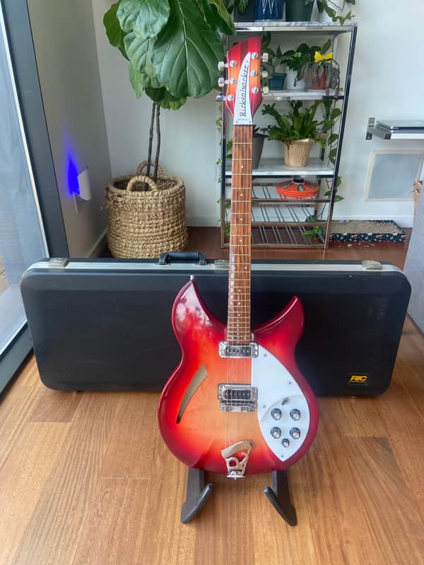 2015 Rickenbacker 330 with OHSC image 1