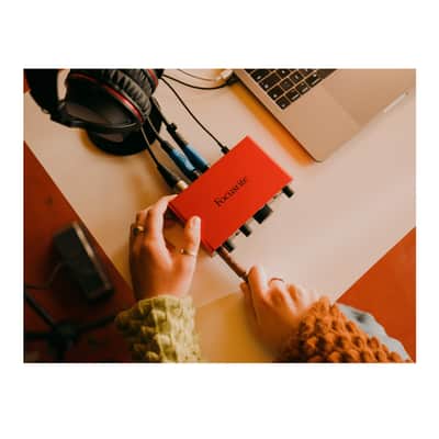 Focusrite Scarlett Solo 4th Gen USB Audio Interface with Scarlett Mic Pre, Hi - Z Instrument Input, Air Mode, Focusrite Control 2, Huge Dynamic Range and Dynamic Gain Halos image 9