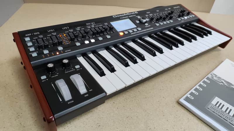 Behringer DeepMind 6 with original Bag / Synthonia Libraries - Deep mind image 1