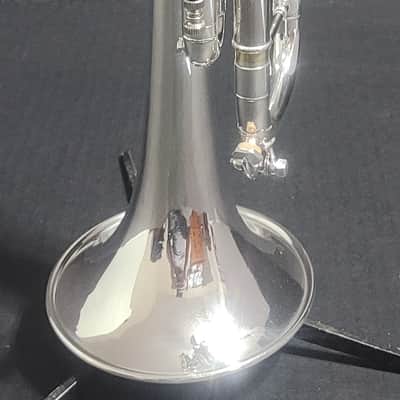 Bach Stradivarius 37 Bell Trumpet, 1 Mouthpiece &2 handle hardwood case & Key 1975-1979 - Silver plated image 19