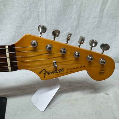 Fender American Vintage Reissue AVRI '62 Stratocaster Guitar with Case 1988 - 3-Color Sunburst / Rosewood fingerboard image 7