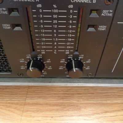Peavey CS-1000 1000 watt Stereo Power Amp w/ Rack Case image 9