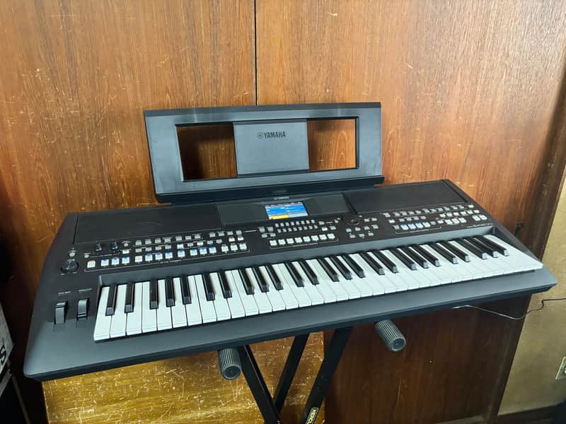 Yamaha PSR-SX600 Digital Workstation With 61 Keys w/ box image 1