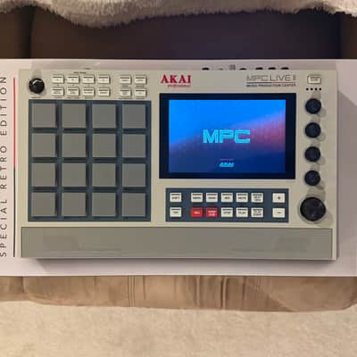 Akai MPC Live II Standalone Sampler / Sequencer Retro Edition 2020 - Present - Grey image 3