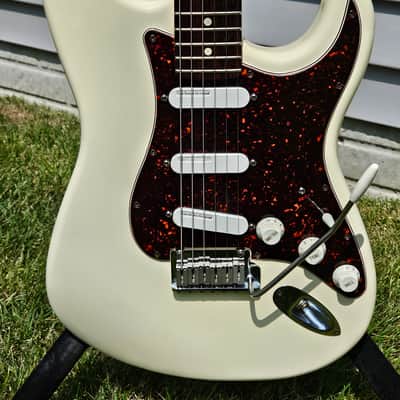 Fender Roadhouse Stratocaster with Rosewood Fretboard 1997 - 2000 - Olympic White image 3