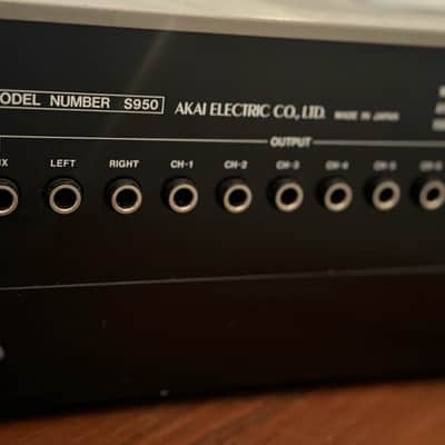 Akai S950 MIDI Digital Sampler 1988 - White image 12
