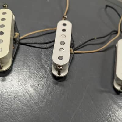 Lindy Fralin Strat Vintage Hot Pickup Set 2010s - White image 2