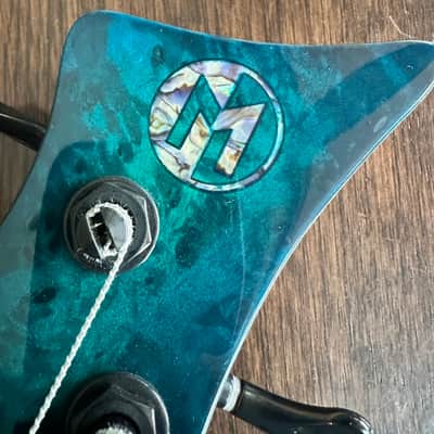 Maruszczyk Frog Omega 5A Fretless 2023 - Transparent 2 Tone Turquoise Blue image 5