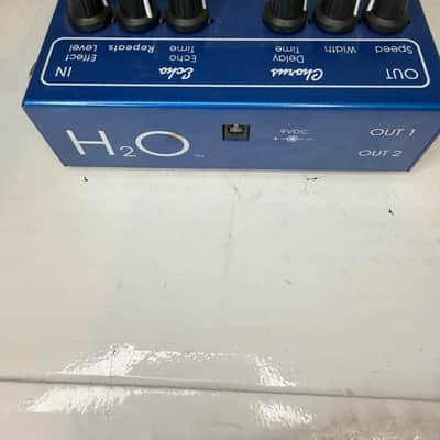 With box and feet Visual Sound H2O V1 2000s - Blue image 5