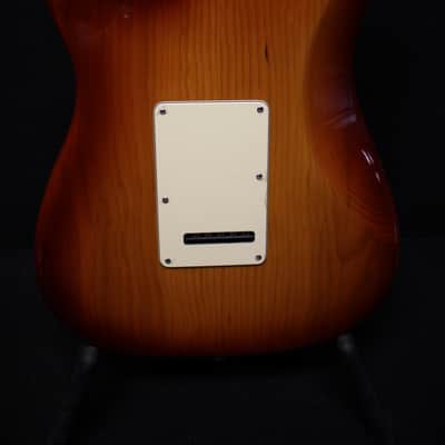 Fender AMERICAN PROFESSIONAL II STRATOCASTER HSS 2025 - SIENNA SUNBURST image 10