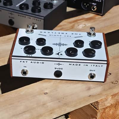 FKT Audio The Fretless | Chorus, Reverb & Midrange EQ for Bass image 2