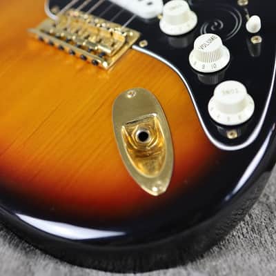 Fender Stevie Ray Vaughan Stratocaster with Pau Ferro Fretboard 1995 - 3-Color Sunburst image 13