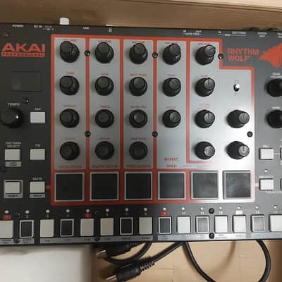 Akai アカイ　リズムマシン　Rhythm Wolf アダプター無し Amazon.com: Akai Professional Rhythm Wolf | True Analog Drum