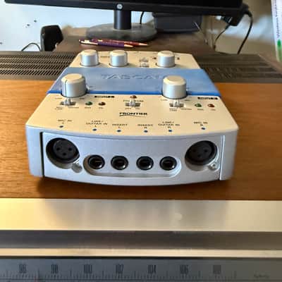 TASCAM US-122 USB Audio Interface 2000s - Silver and Blue image 2