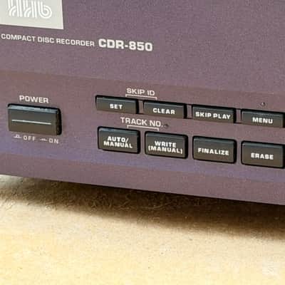 HHB PROFESSIONAL COMPACT DISC RECORDER -CDR 850 image 3