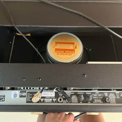 Fender '65 Deluxe Reverb Reissue 22-Watt 1x12" Guitar Combo 1994 - Present - Black image 2