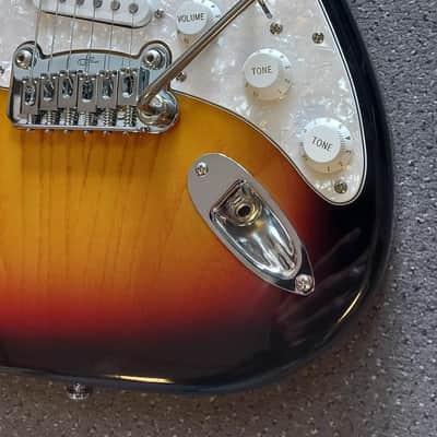 G&L Tribute Series Legacy with Rosewood Fretboard 3-Tone Sunburst image 4