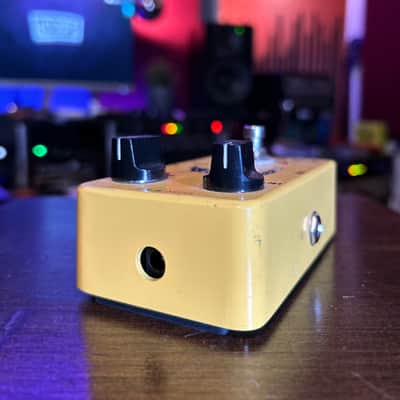 Joyo JF-09 Tremolo 2010s - Yellow image 4