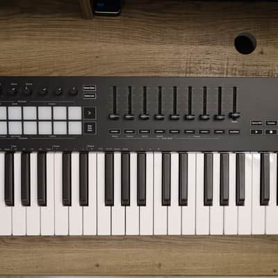 Novation Launchkey 49 MKIII - MINT