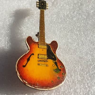 1959 ES 335 Dot Custom Gibson Guitar Pin image 2