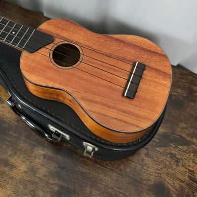 Vintage *RARE* KAMAKA GOLD LABEL 20 1/2” Soprano Ukulele w/Gold-Lined Case EXC! image 5