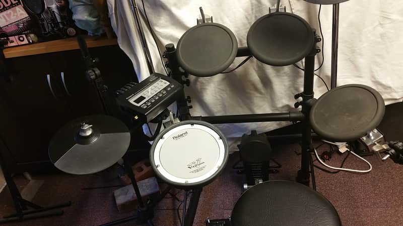 Roland TD-3 electronic drum set with sticks and stool (New price £650) image 1