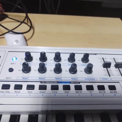 Arturia KeyLab 61 MIDI Controller 2013 - 2017 - White image 5