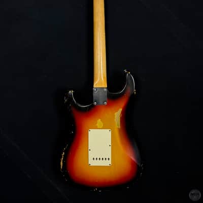 Fender Stratocaster from 1964 in sunburst finish with orignal case image 2