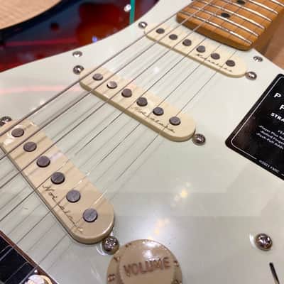 Fender Player Plus Stratocaster 2021 3-Color Sunburst image 7