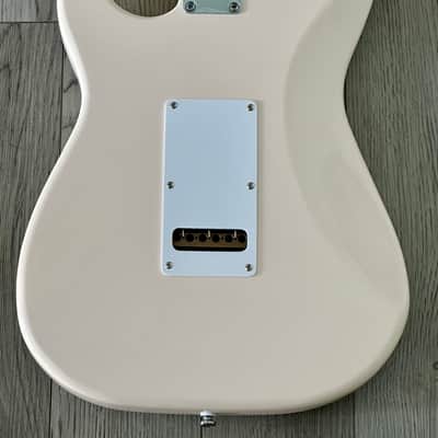 G&L Tribute Series Legacy with Maple Fretboard Olympic White image 7