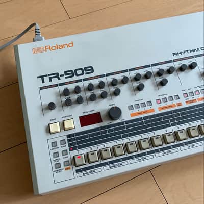 Roland TR-909 Rhythm Composer image 2
