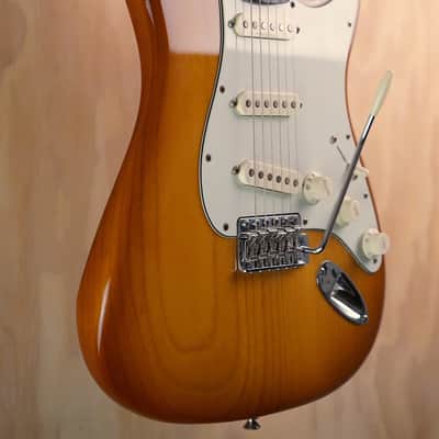 Fender American Performer Stratocaster Honey Burst Electric Guitar 2021 Model - Very Good Condition image 2