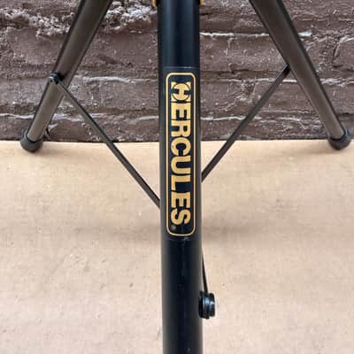 Hercules Dual Guitar Stand – Two-Instrument Folding Stand image 2