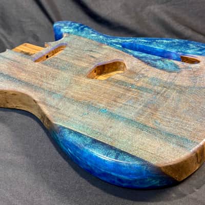 MH Customs “Tidebreaker” – Ambrosia Maple & Blue-Green Color Shift Resin T-Style Body 2026 - Nitrocellulose Gloss image 10