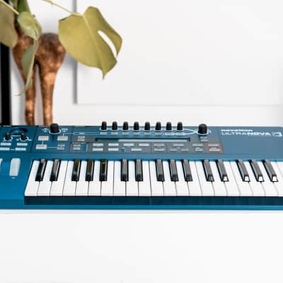 Novation Ultra Nova 37-Key 20-Voice Synthesizer 2010 - Blue