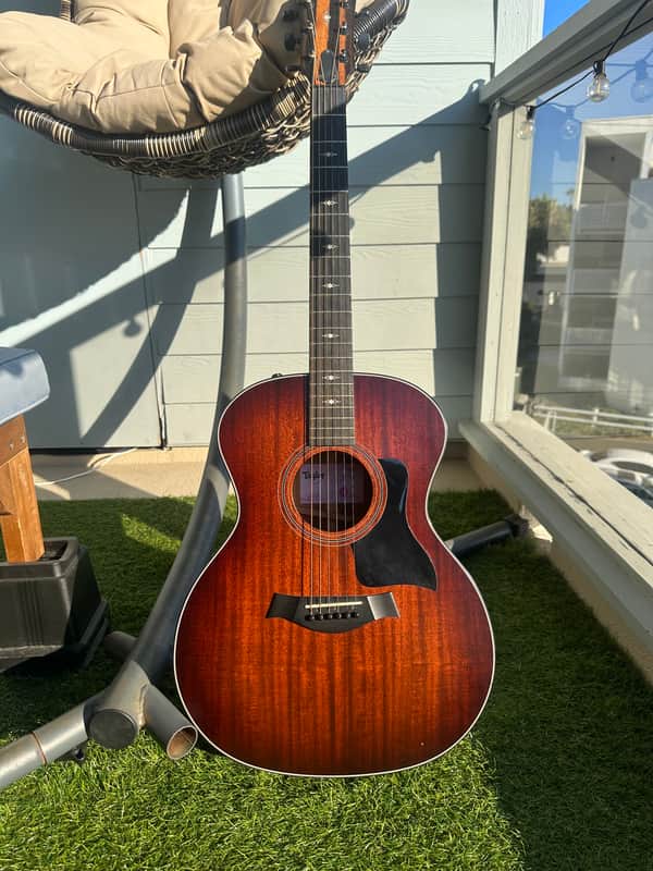 Taylor Guitar 324e 2014 - 2015 - Natural image 1